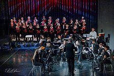 Akkordeonorchester und Frauenchor musizieren gemeinsam
